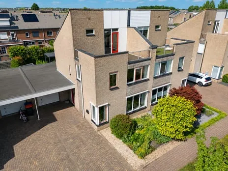 Tussenwoning te koop: Academielaan 5, Hooipolder en De Hoeven Raamsdonksveer