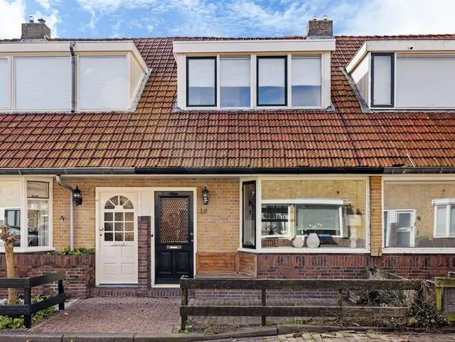 Tussenwoning te koop: Accamastraat 18, Leeuwarden