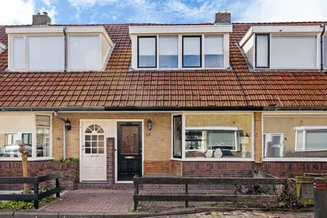 Tussenwoning te koop: Accamastraat 18, Welgelegen Leeuwarden