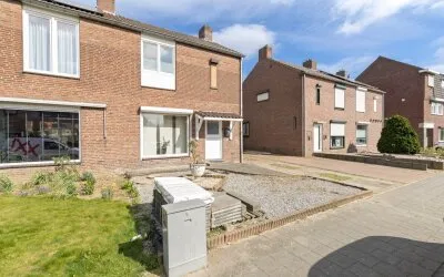 Tussenwoning te koop: Achter de Hoven 57, Buchten Buchten