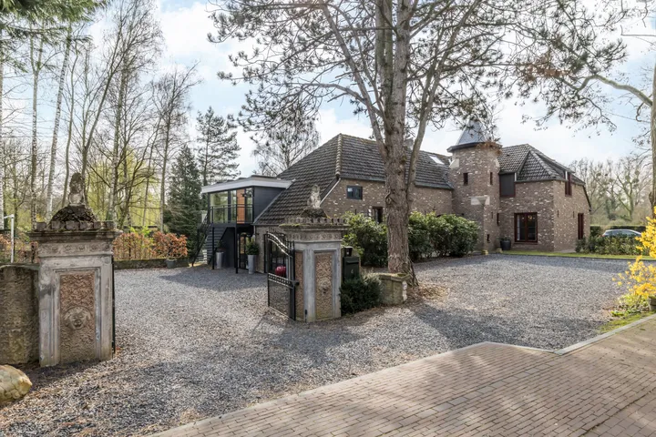 Vrijstaande woning te koop: Achter de Kerk 4, Schinnen Schinnen