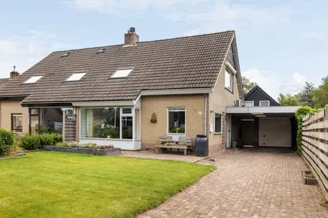 Twee-onder-één-kap te koop: Achterbosk 19, Menaam Oost Menaam