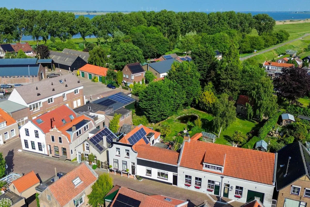 Twee-onder-één-kap te koop: Achterdijk 7, Stad Aan 'T Haringvliet