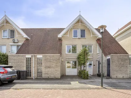 Terraced house for sale: Achtererf 37, Tholen Tholen