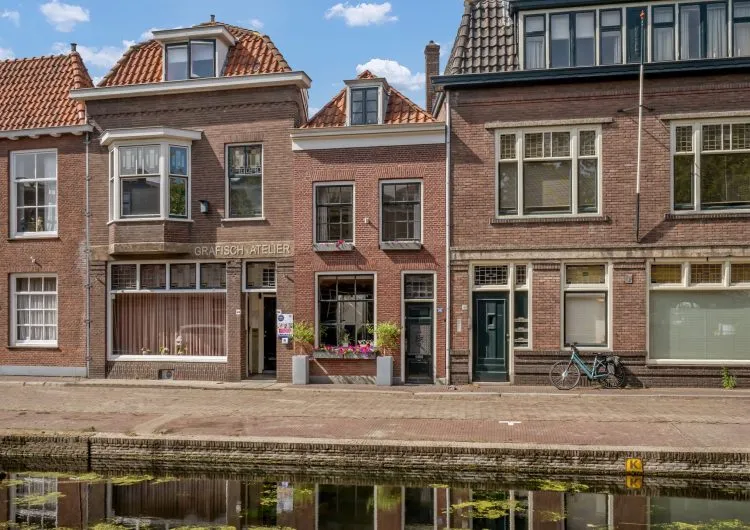 Tussenwoning te koop: Achterom 98, Delft