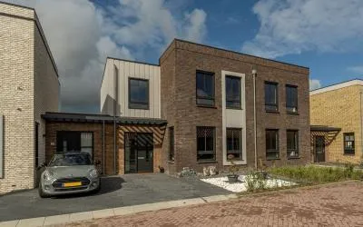 Tussenwoning te koop: Achterstraat 6, Strijen Woonkern Strijen
