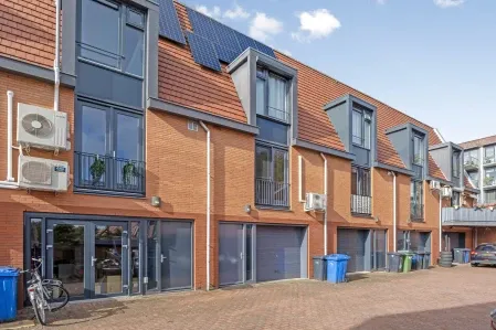 Tussenwoning te koop: Achterweg 2D, Hoogvliet Zuid Hoogvliet Rotterdam