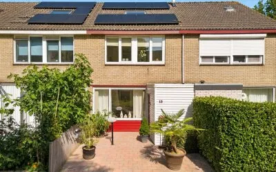 Tussenwoning te koop: Acquoylaan 13, Wadenoijenlaan e.o. Tiel