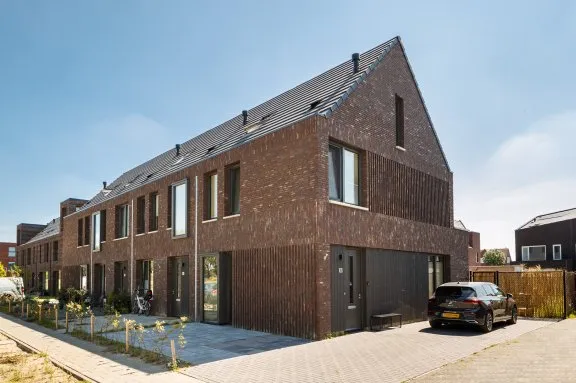Twee-onder-één-kap te huur: Ada Lovelacestraat 28, Zestienhoven Rotterdam