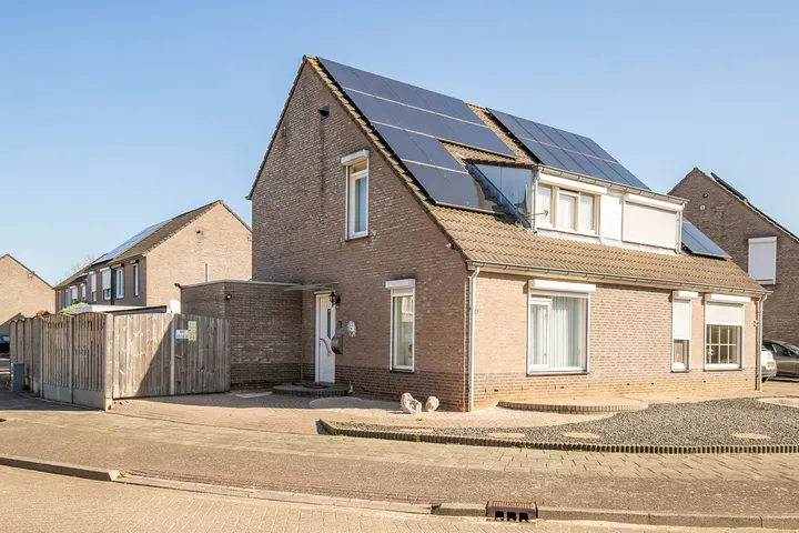 Hoekwoning te koop: Adelaarshorst 4, Roermond