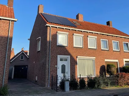 Twee-onder-één-kap te koop: Adelstraat 61, De Meede Made