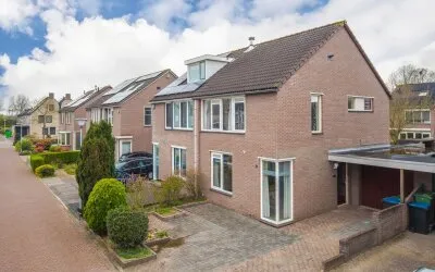 Tussenwoning te koop: Adenauerstraat 11, Methen Zevenaar