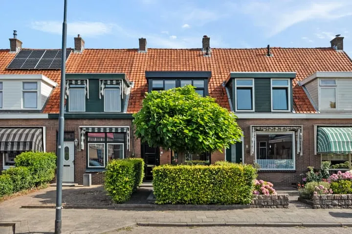 Tussenwoning te koop: Admiraal de Ruyterstraat 14, Oud-Beijerland Zeeheldenwijk Oud-Beijerland