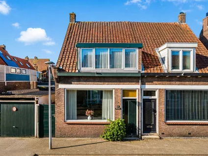 Tussenwoning te koop: Admiraal de Ruyterstraat 55, Buitenuitbreiding-Oost Sliedrecht