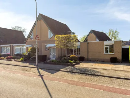 Hoekwoning te koop: Admiraal De Ruyterlaan 9, Dorp Hendrik-Ido-Ambacht