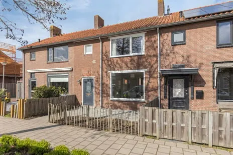 Tussenwoning te koop: Admiraal de Ruyterstraat 102, Oud-Beijerland Zeeheldenwijk Oud-Beijerland