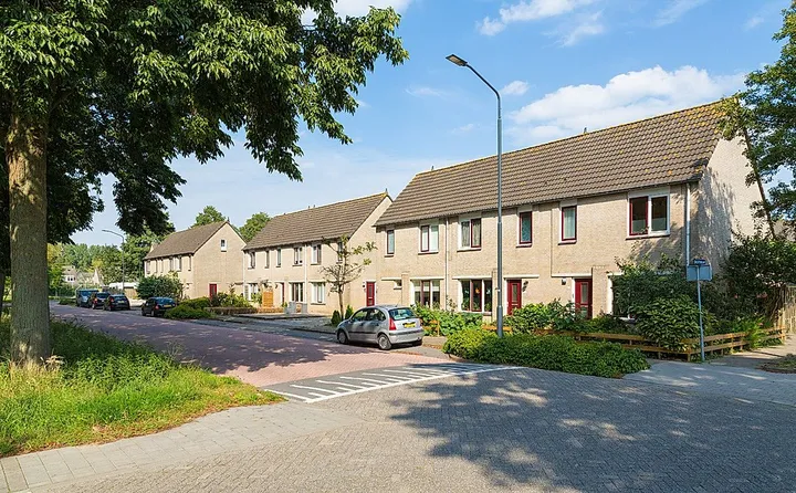 Tussenwoning te huur: Admiraalsdam 10, Dammenbuurt Oosterhout