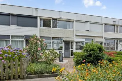 Tussenwoning te koop: Adonislaan 25, Eeuwsels Helmond