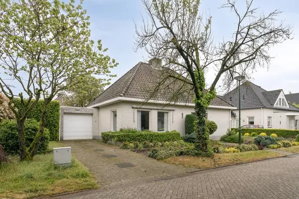 Vrijstaande woning te koop: Adourlaan 8, De Gentiaan Son En Breugel