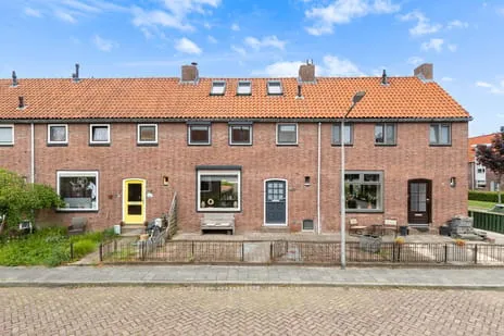 Terraced house for sale: Adriaan G. Smitstraat 48, Drentsebuurt Alblasserdam