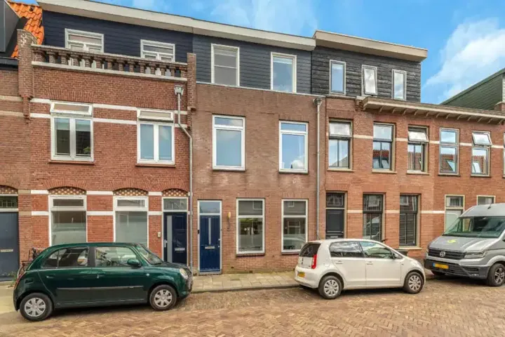 Tussenwoning te koop: Adriaan Loosjesstraat 5, Potgieterbuurt Haarlem