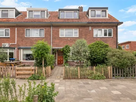 Tussenwoning te koop: Adriaan van Bergenstraat 9, Geuzenwijk Utrecht