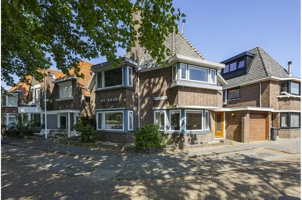 Twee-onder-één-kap te koop: Adriaan Volkersingel 11, Buitenuitbreiding-Oost Sliedrecht