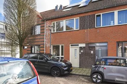Tussenwoning te koop: Adriaan Loosjesstraat 23, Potgieterbuurt Haarlem