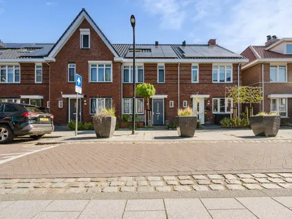 Tussenwoning te koop: Adriaan Prinslaan 27, Spijkenisse