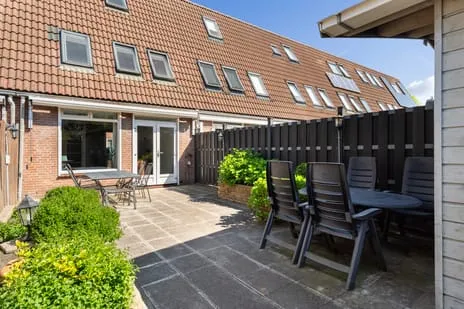 Tussenwoning te koop: Adriaan Roland Holststraat 25, Rotterdam