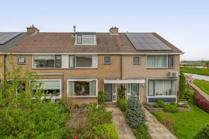 Tussenwoning te koop: Adriaan van Ostadelaan 70, Schildersbuurt Alblasserdam