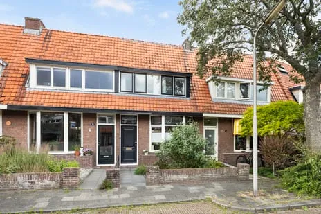 Tussenwoning te koop: Adriaen Brouwerstraat 12, Julianapark Leeuwarden