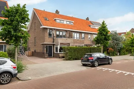 Corner house for sale: Adrianalaan 219, Schiebroek Rotterdam