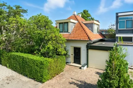 Corner house for sale: Adrianalaan 395, Schiebroek Rotterdam