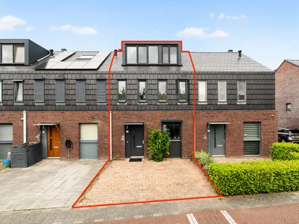 Tussenwoning te koop: Adrianus Van Driellaan 10, De Lanen 'S-Gravenhage