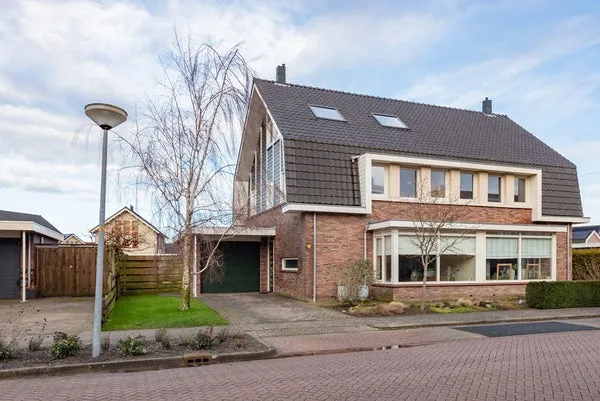 Twee-onder-één-kap te koop: Advocaatpeer 9, Winkel