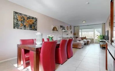 Appartement te koop: Aert van Neslaan 222, Zeeheldenbuurt Oegstgeest