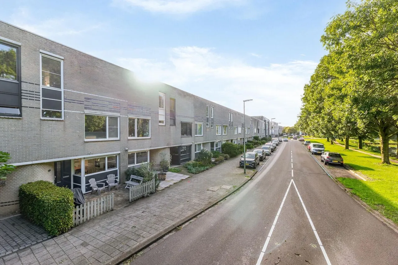 Tussenwoning te koop: Afrikalaan 27, Alphen Aan Den Rijn