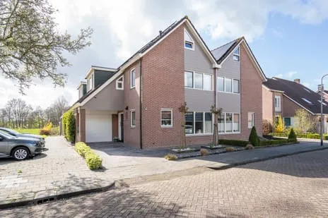 Twee-onder-één-kap te koop: Afslaander 12, Uitbreiding Heukelum Heukelum