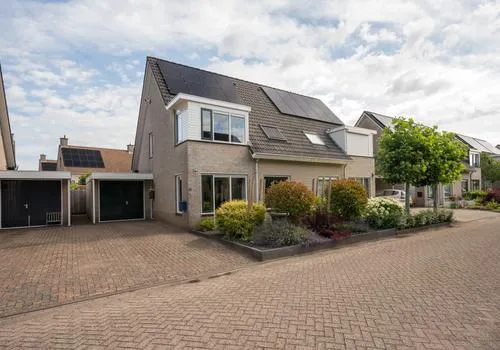 Semi-detached for sale: Agaatstoep 11, De Stoepen Assen