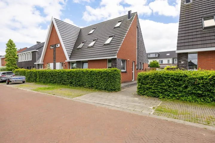Hoekwoning te koop: Agenastraat 11, Verspreide huizen Zuidhorn Zuidhorn
