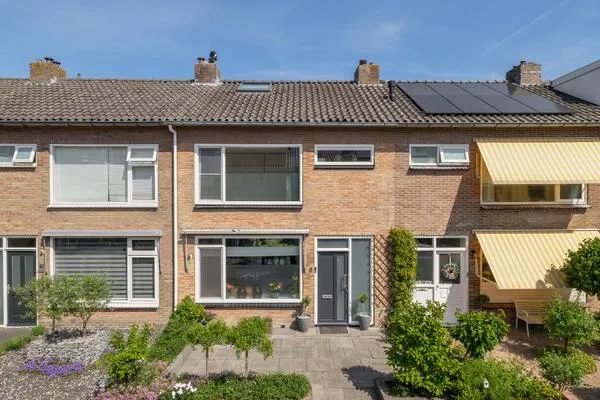 Tussenwoning te koop: Ahornstraat 8, Bomenbuurt Alphen Aan Den Rijn