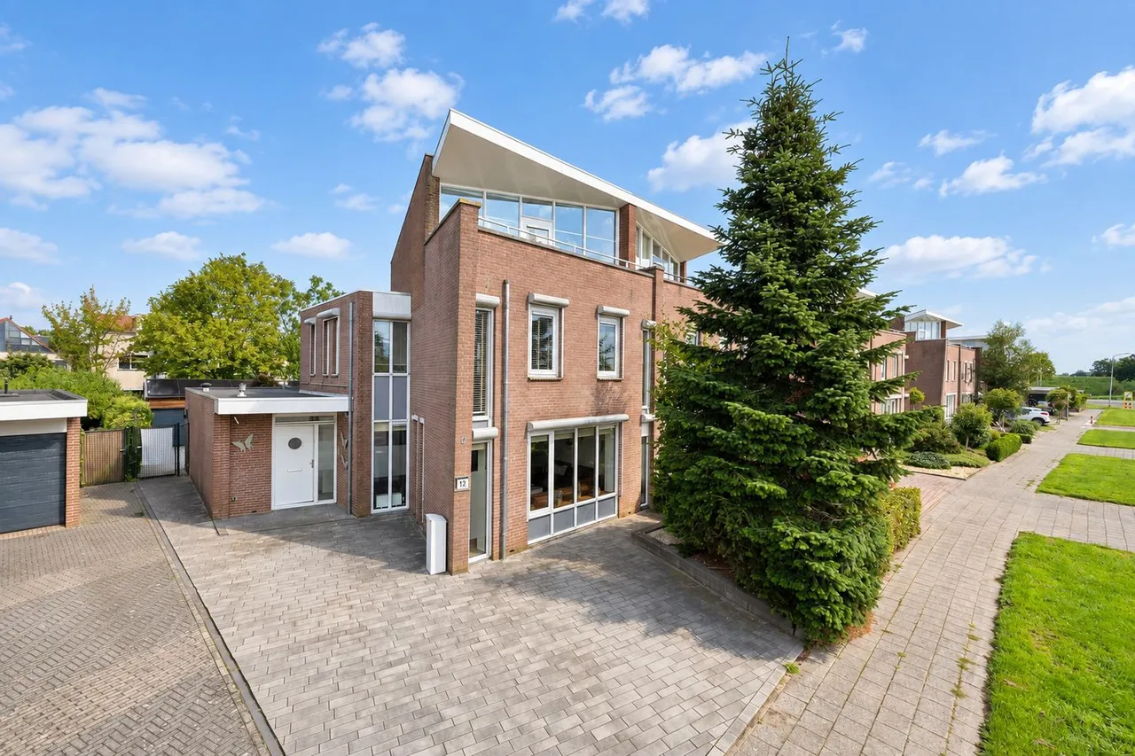 Twee-onder-één-kap te koop: Akelei 12, Tiel