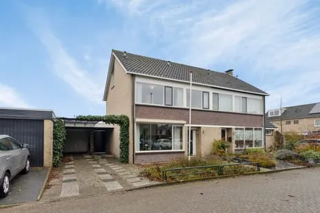 Twee-onder-één-kap te koop: Akelei 25, Lettersveld I Borne