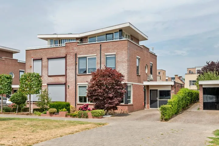 Twee-onder-één-kap te koop: Akelei 26, Passewaaij-Noord-Oost Tiel
