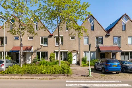 Tussenwoning te koop: Akeleiweg 168, Ulgersmaborg Groningen