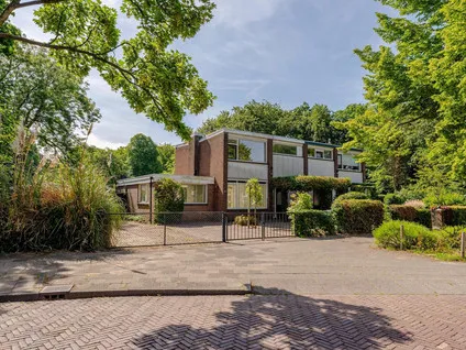 Twee-onder-één-kap te koop: Akerendamlaan 1A, Vondellaan Beverwijk
