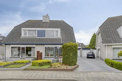 Twee-onder-één-kap te koop: Akkerhoef 17, Noordgeest Bergen Op Zoom
