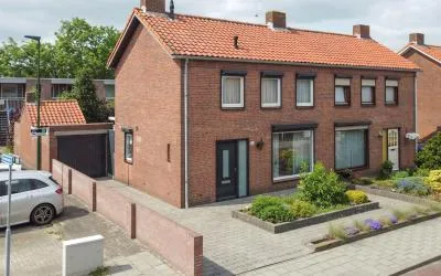 Twee-onder-één-kap te koop: Akkermansstraat 35, Centrum Dongen