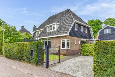 Twee-onder-één-kap te koop: Akkerweg 2, Omloop Laren